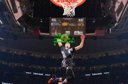 lol外围官网:NBA季后赛激战正酣，东西部豪强争夺总决赛门票